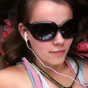 Meet your Posher, Hilary