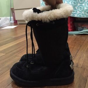 Black Ugg boots