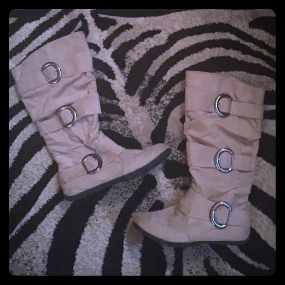 Khaki suede boots