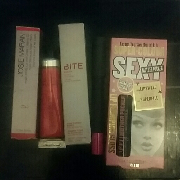 A lip plumper a lipstick pencil which I have