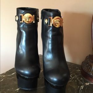 Versa shoes is black with gold