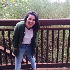 Meet your Posher, Flora