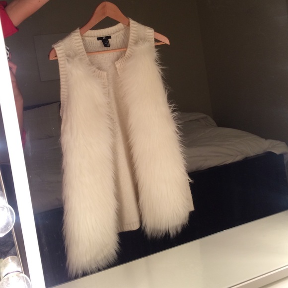 White / beige faux fur H&M vest size small