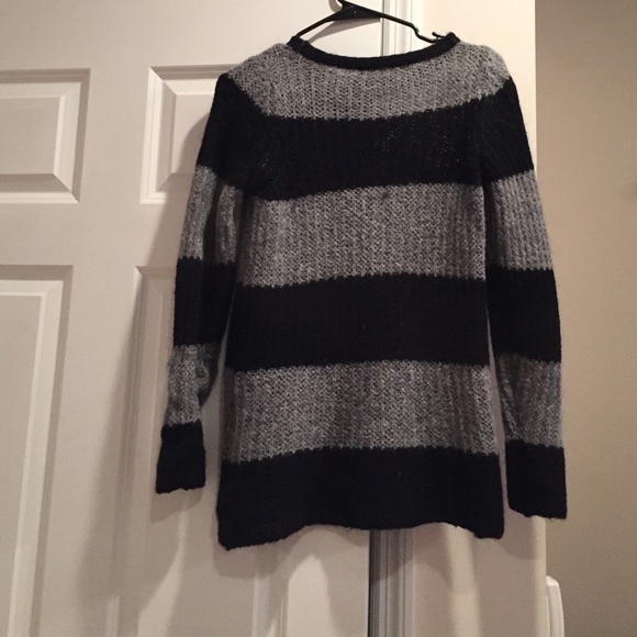 Black and grey sweater - Picture 2 of 3
