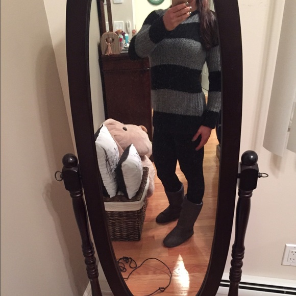 Black and grey sweater - Picture 3 of 3