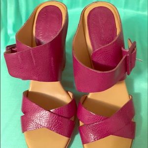 Strapless and open toe leather sandals