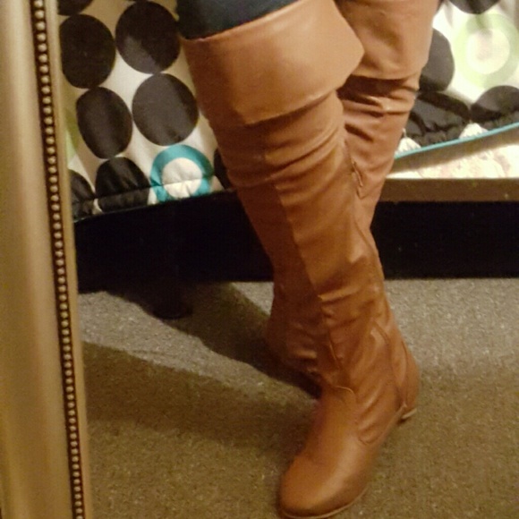 Knee length boots - Picture 3 of 4