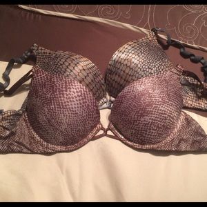 Victoria secret miraculous push ups