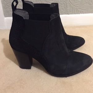 Black leather Seychelles booties