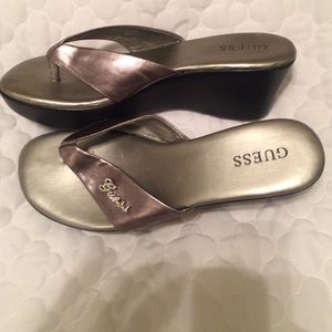 HOLD for@queencheik Silver guess leather flip flop