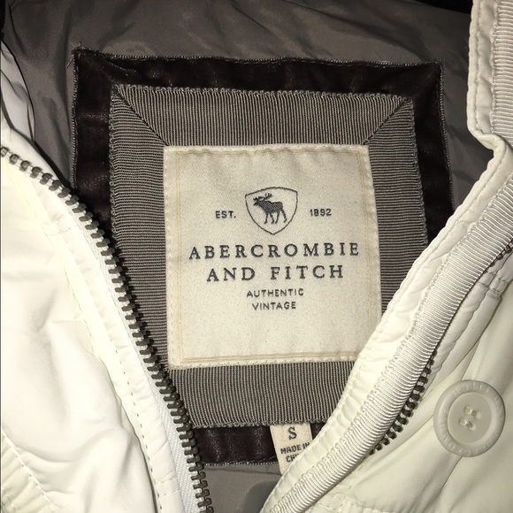Abercrombie and Fitch Puffy white jacket - Picture 3 of 4