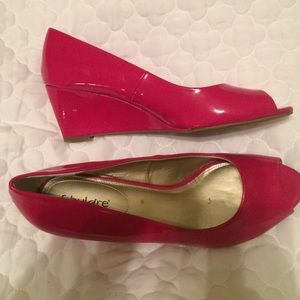 Pink Patent Leather Like Open Toe Wedges