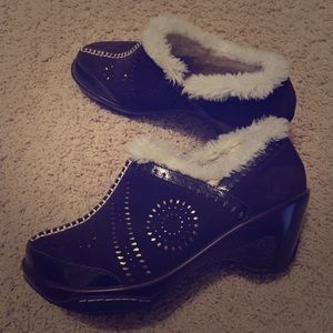 Sport wedge design. Soft/warm lining!