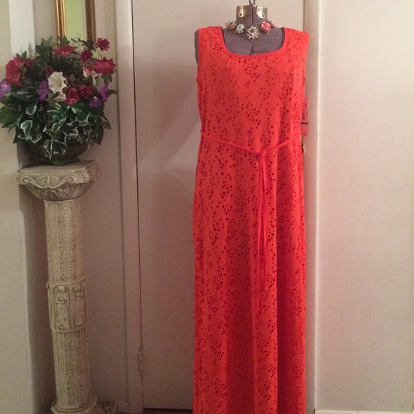 🎉PRICE DROP 🎉 New Coral Eyelet Maxi Dress