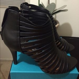 SALE!!! Black Heels size 8.5