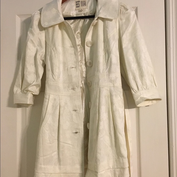 Cute White Coat - Picture 2 of 3