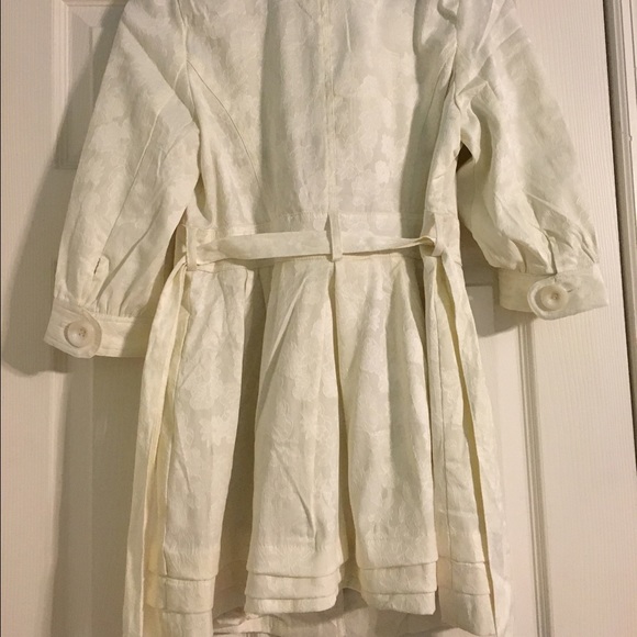 Cute White Coat - Picture 3 of 3