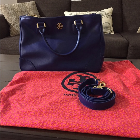 Tory Burch Handbags - Tory Burch Robinson Handbag