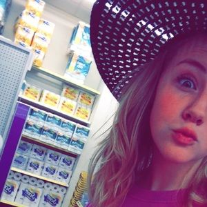 Meet your Posher, Kayla