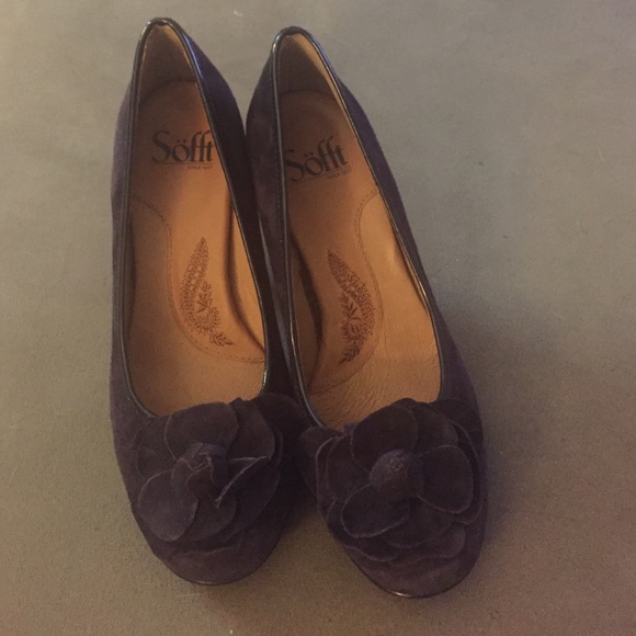 Sofft purple suede flower accent pumps - Picture 1 of 3