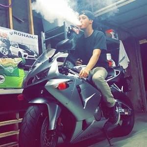 Meet your Posher, Devin