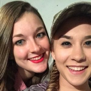 Meet your Posher, Caitlin