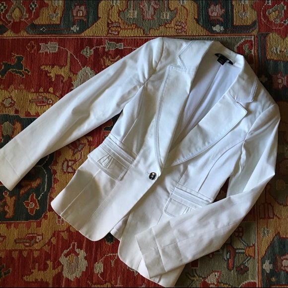 White House Black Market WHITE BLAZER!