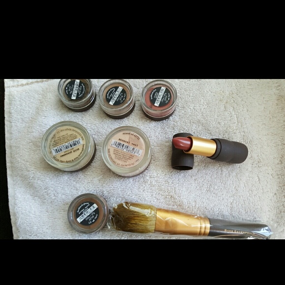 Bare Essential Make up - Picture 1 of 2