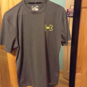 Under armour heatgear t shirt small adult for men