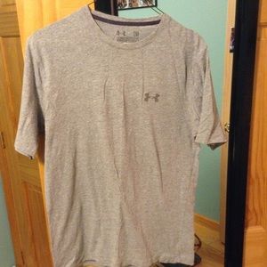 Under armour men's afult small light grey tshirt