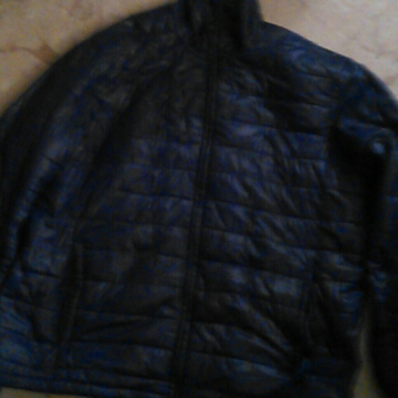 Im selling a ll bean coat barley wore