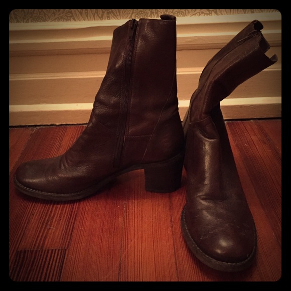 BCB Girls brown leather boots