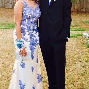 My beautiful prom dress.😭💙