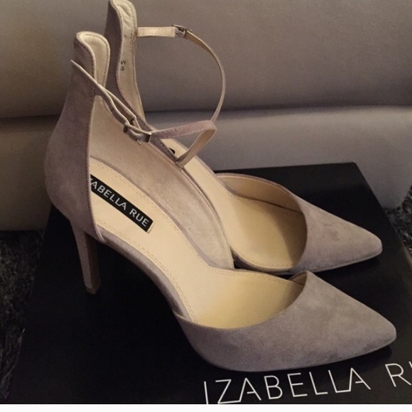 Gray Heels (Izabella Rue)