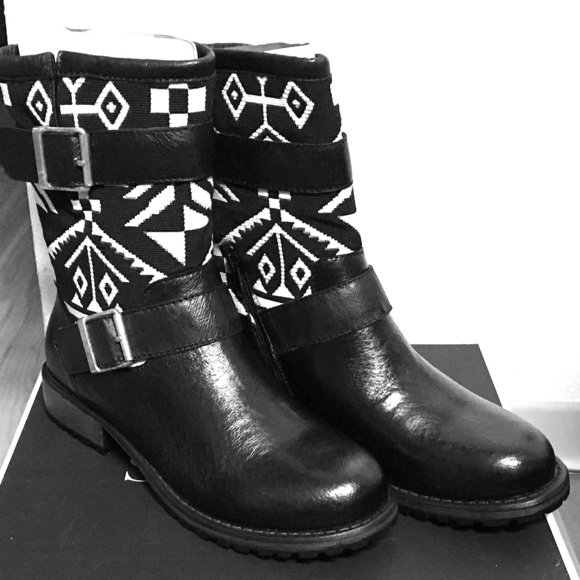 SHOEMINT Aztec print boots