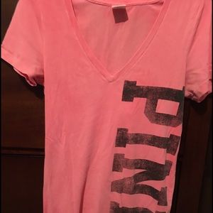 🎉🎉PINK Graphic Tee🎉🎉