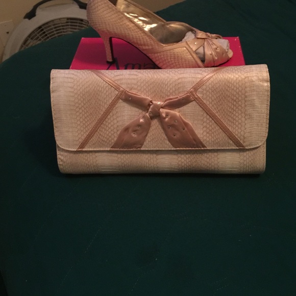 Clutch purse