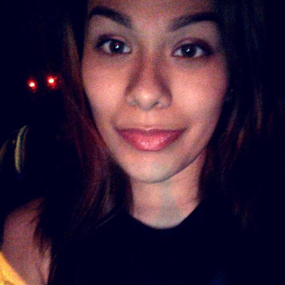 Meet your Posher, Estefania - Picture 1 of 1