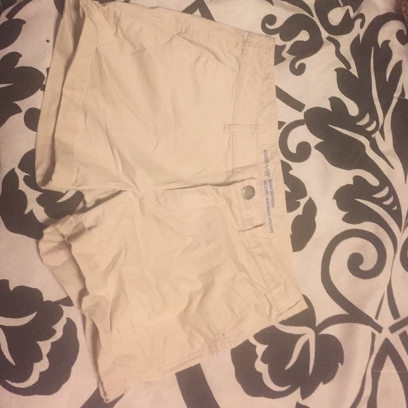 NWOT Skinny boyfriend khaki shorts