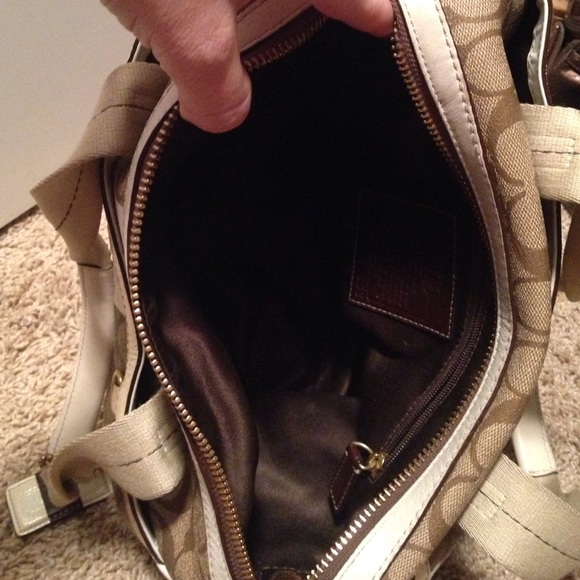 Coach purse / authentic - Picture 3 of 3