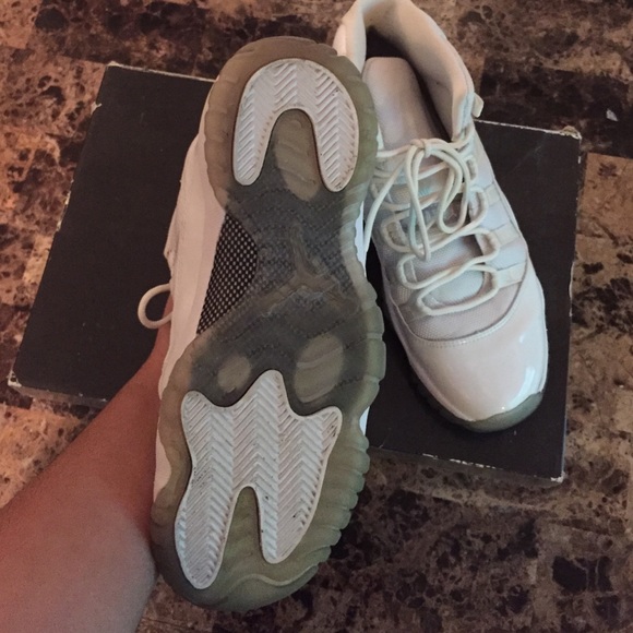 Nike Air Jordan 11 White "25th Anniversary" - Picture 2 of 3