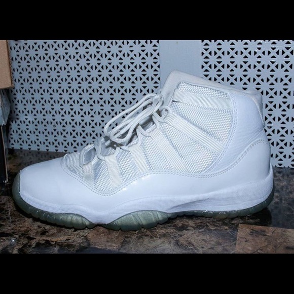 Nike Air Jordan 11 White "25th Anniversary" - Picture 1 of 3