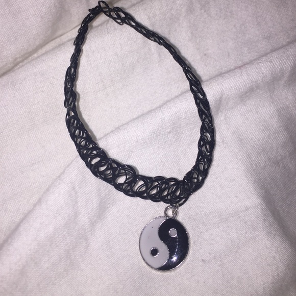 BRANDY NEVER WORN YIN-YANG CHOKER