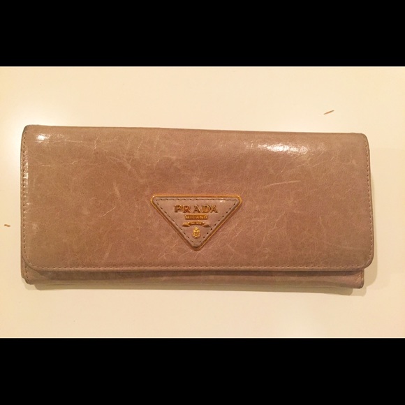 *sold* Prada Vitello Shine Wallet in Pomice