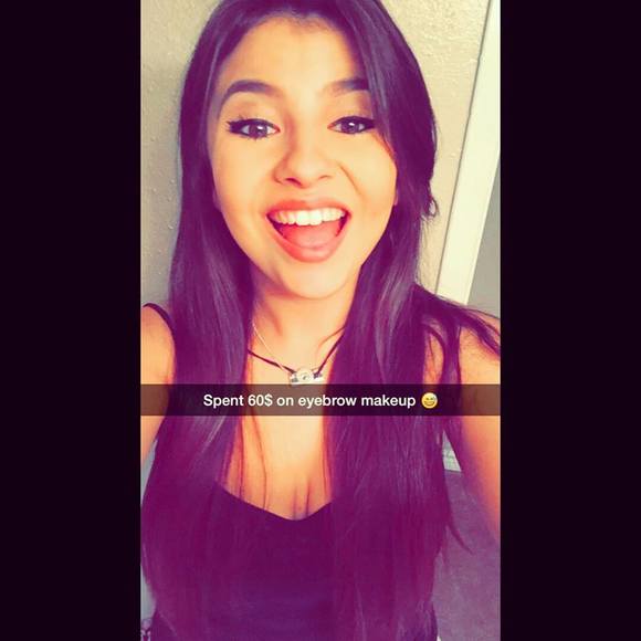 Meet your Posher, Lara - Picture 1 of 1