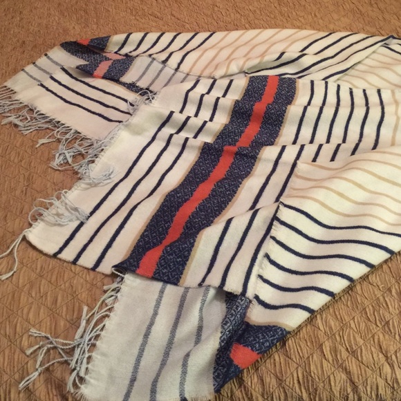 Poncho - Picture 3 of 3