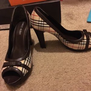 Open toe heel Burberry