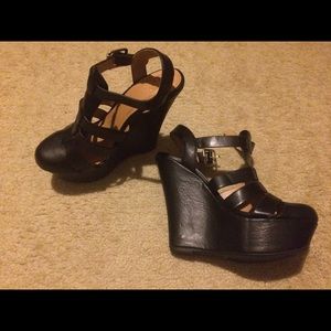 Brand new size 6 platform wedges