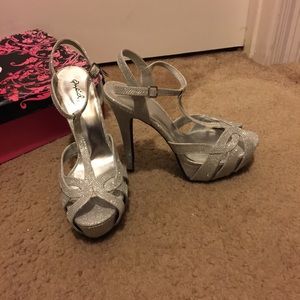 Silver shoe open toe 5 in heel