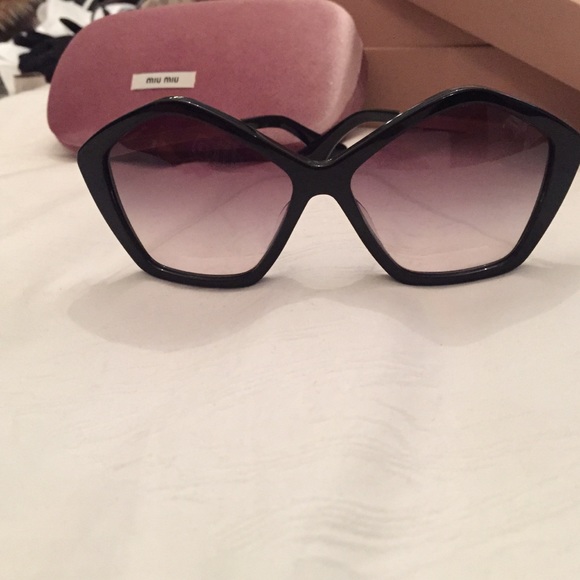 MIU MIU Sunglasses - Picture 3 of 4